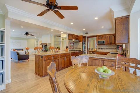 9421 Barbic Ln, Spring Valley, CA 91977 photo 5