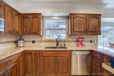 9421 Barbic Ln, Spring Valley, CA 91977 photo 13