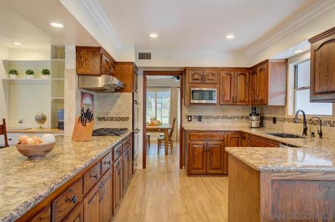 9421 Barbic Ln, Spring Valley, CA 91977 photo 11
