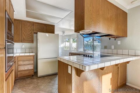 820 E J St, Chula Vista, CA 91910 photo 4