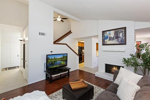 323 Flower Ln, Vista, CA 92083 photo 8