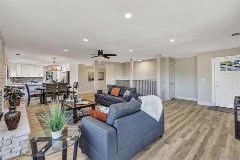 1270 Phillips St, Vista, CA 92083 photo 4