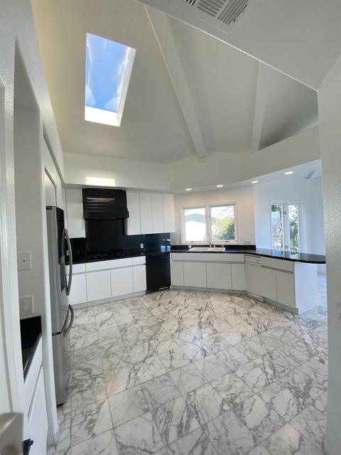 5639 Desert View Dr, La Jolla, CA 92037 photo 8