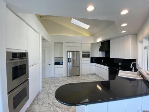 5639 Desert View Dr, La Jolla, CA 92037 photo 10