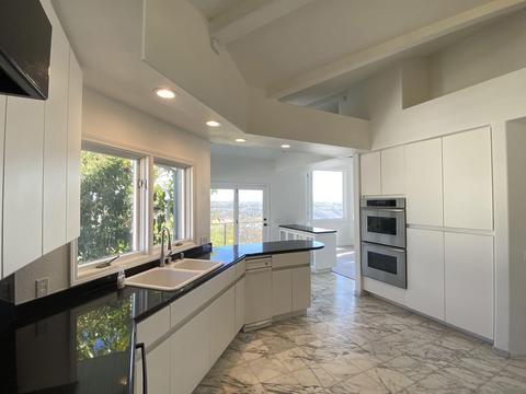 5639 Desert View Dr, La Jolla, CA 92037 photo 9
