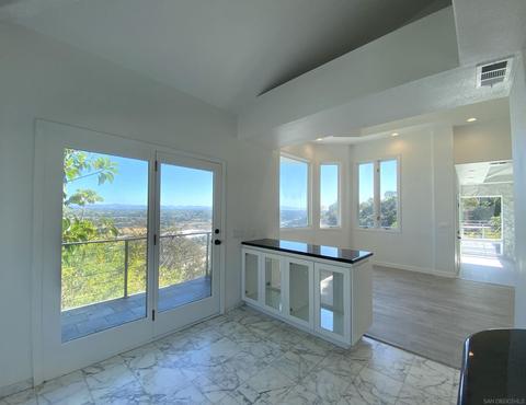 5639 Desert View Dr, La Jolla, CA 92037 photo 12