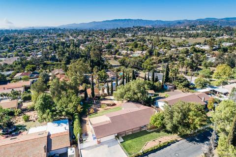 143 Amigos Way, Fallbrook, CA 92028 photo 1