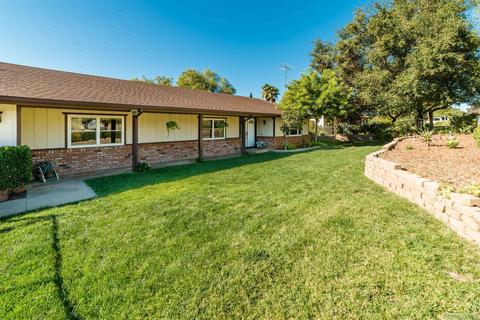 143 Amigos Way, Fallbrook, CA 92028 photo 2