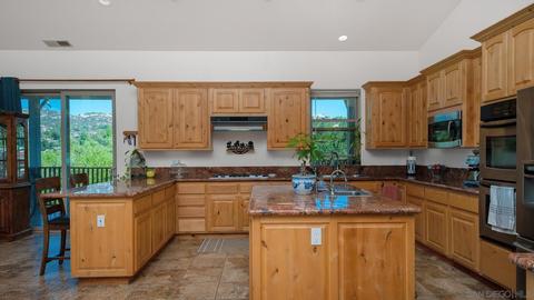 556 Hatfield Ln, Ramona, CA 92065 photo 6