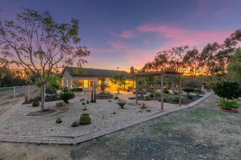26165 Crescendo Dr, Escondido, CA 92026 photo 2