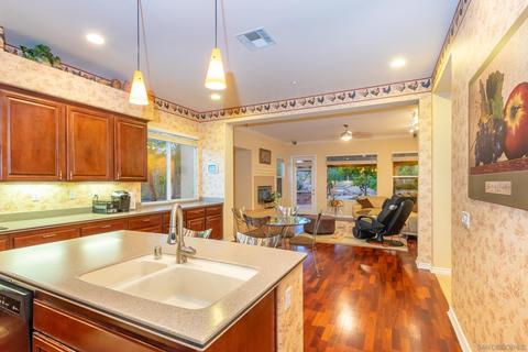 26165 Crescendo Dr, Escondido, CA 92026 photo 5