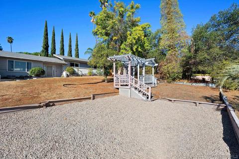 2035 S Juniper St, Escondido, CA 92025 photo 2