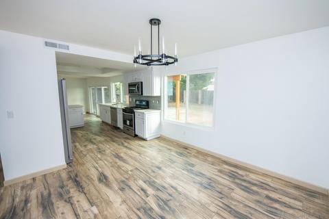 546 E J St, Chula Vista, CA 91910 photo 2