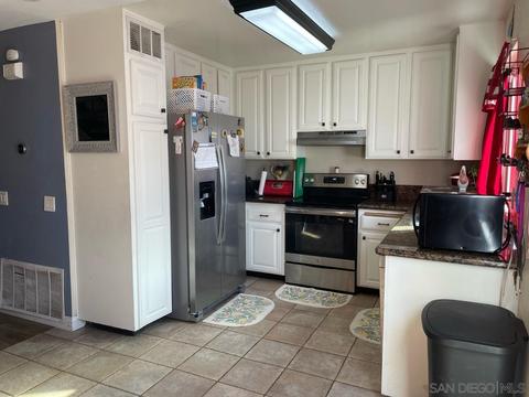 10607 Aristocrat Ct, Santee, CA 92071 photo 5