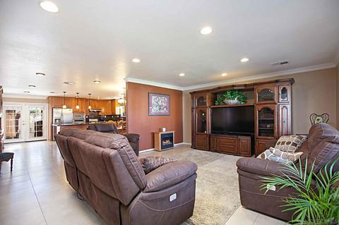 1365 Peach Ave, El Cajon, CA 92021 photo 4
