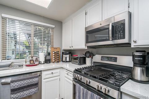 494 Bancroft Gln, Escondido, CA 92027 photo 8