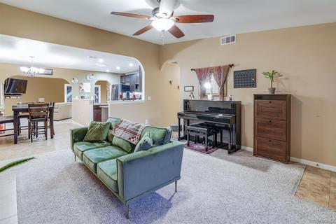 1099 Nightingale Pl, Escondido, CA 92027 photo 4