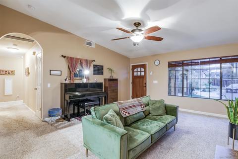 1099 Nightingale Pl, Escondido, CA 92027 photo 3