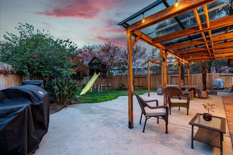 1099 Nightingale Pl, Escondido, CA 92027 photo 2