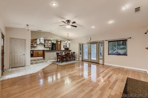 7563 Seneca Pl, La Mesa, CA 91942 photo 2