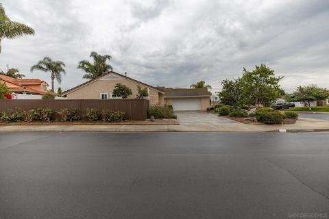 836 Muirfield Dr, Oceanside, CA 92058 photo 2