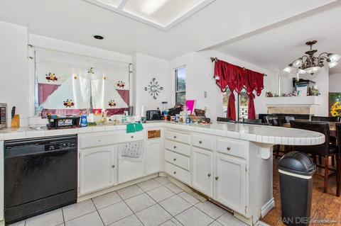 3892 Settineri Ln, Spring Valley, CA 91977 photo 9