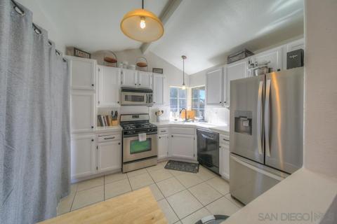 30591 Hollyberry Ln, Temecula, CA 92591 photo 9