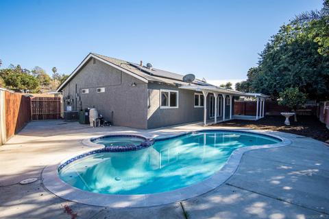 1834 Debra Ln, Vista, CA 92084 photo 2
