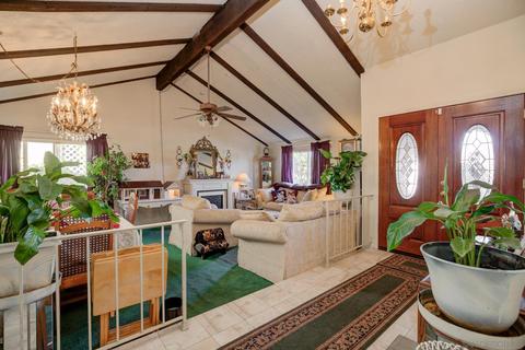 1038 E Gladwick St, Carson, CA 90746 photo 5