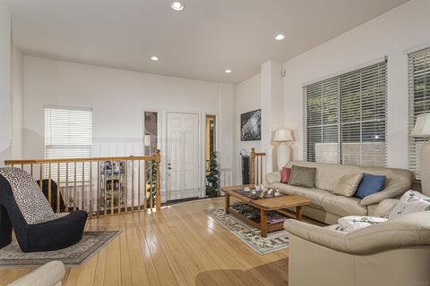 8180 Gilman Ct, La Jolla, CA 92037 photo 4