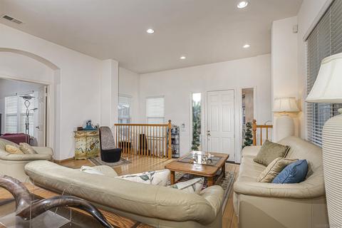 8180 Gilman Ct, La Jolla, CA 92037 photo 5
