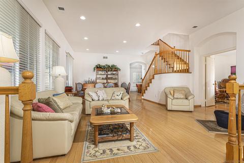 8180 Gilman Ct, La Jolla, CA 92037 photo 6