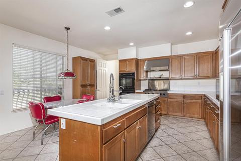 8180 Gilman Ct, La Jolla, CA 92037 photo 7