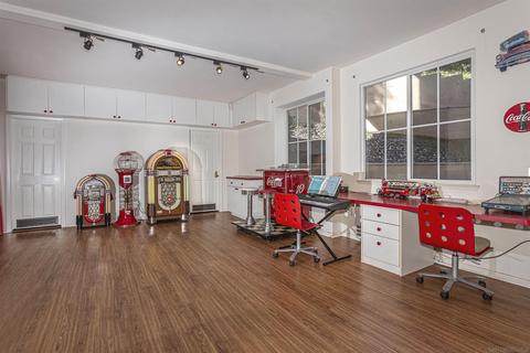 8180 Gilman Ct, La Jolla, CA 92037 photo 23