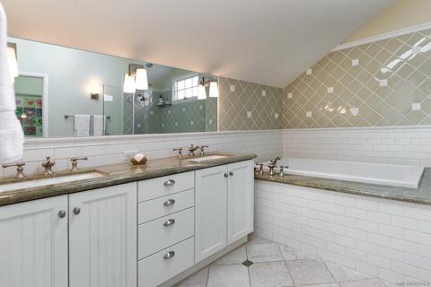 6574 Avenida Manana, La Jolla, CA 92037 photo 21