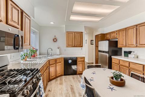 2359 Mapleleaf Dr, Vista, CA 92081 photo 10