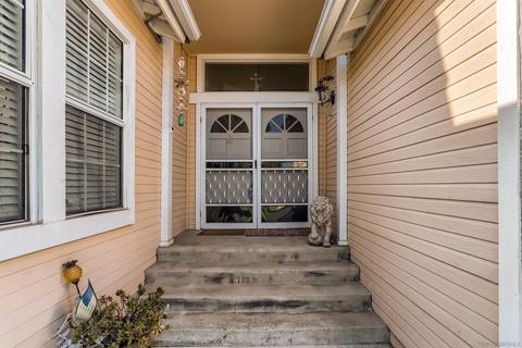 2359 Mapleleaf Dr, Vista, CA 92081 photo 3
