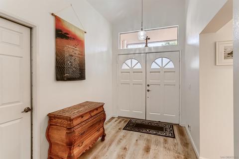 2359 Mapleleaf Dr, Vista, CA 92081 photo 4