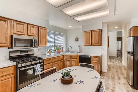2359 Mapleleaf Dr, Vista, CA 92081 photo 11