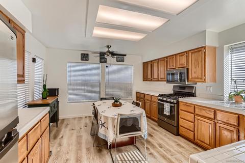 2359 Mapleleaf Dr, Vista, CA 92081 photo 8