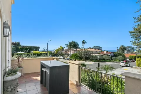 7675 Exchange Pl, La Jolla, CA 92037 photo 9