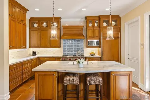 7675 Exchange Pl, La Jolla, CA 92037 photo 11