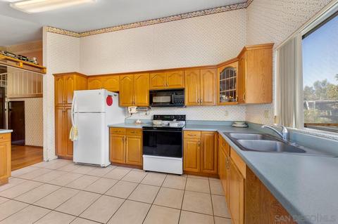 10866 Wagon Wheel Dr, Spring Valley, CA 91978 photo 9