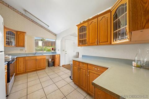 10866 Wagon Wheel Dr, Spring Valley, CA 91978 photo 8