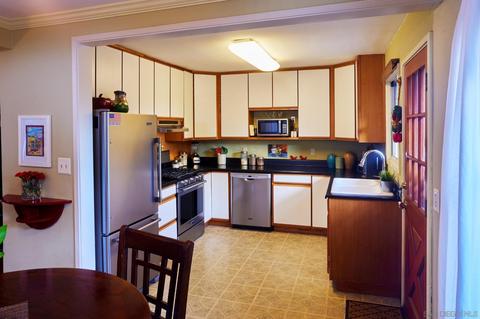 8005 University Pl, La Mesa, CA 91942 photo 6