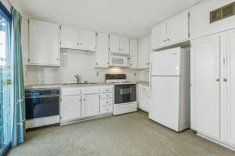 3256 Caminito Ameca, La Jolla, CA 92037 photo 5