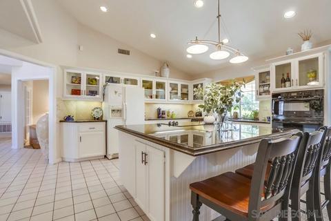 924 Via Hillview, Fallbrook, CA 92028 photo 5