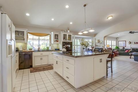 924 Via Hillview, Fallbrook, CA 92028 photo 4