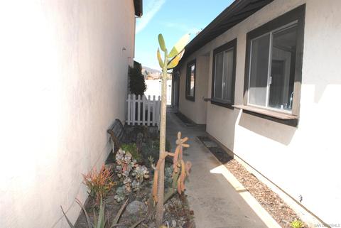 10386 Rochelle Ave, Santee, CA 92071 photo 4