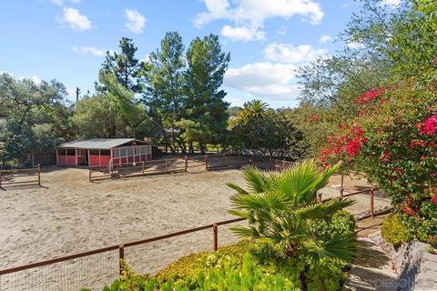 911 Oak Ln, Escondido, CA 92029 photo 2